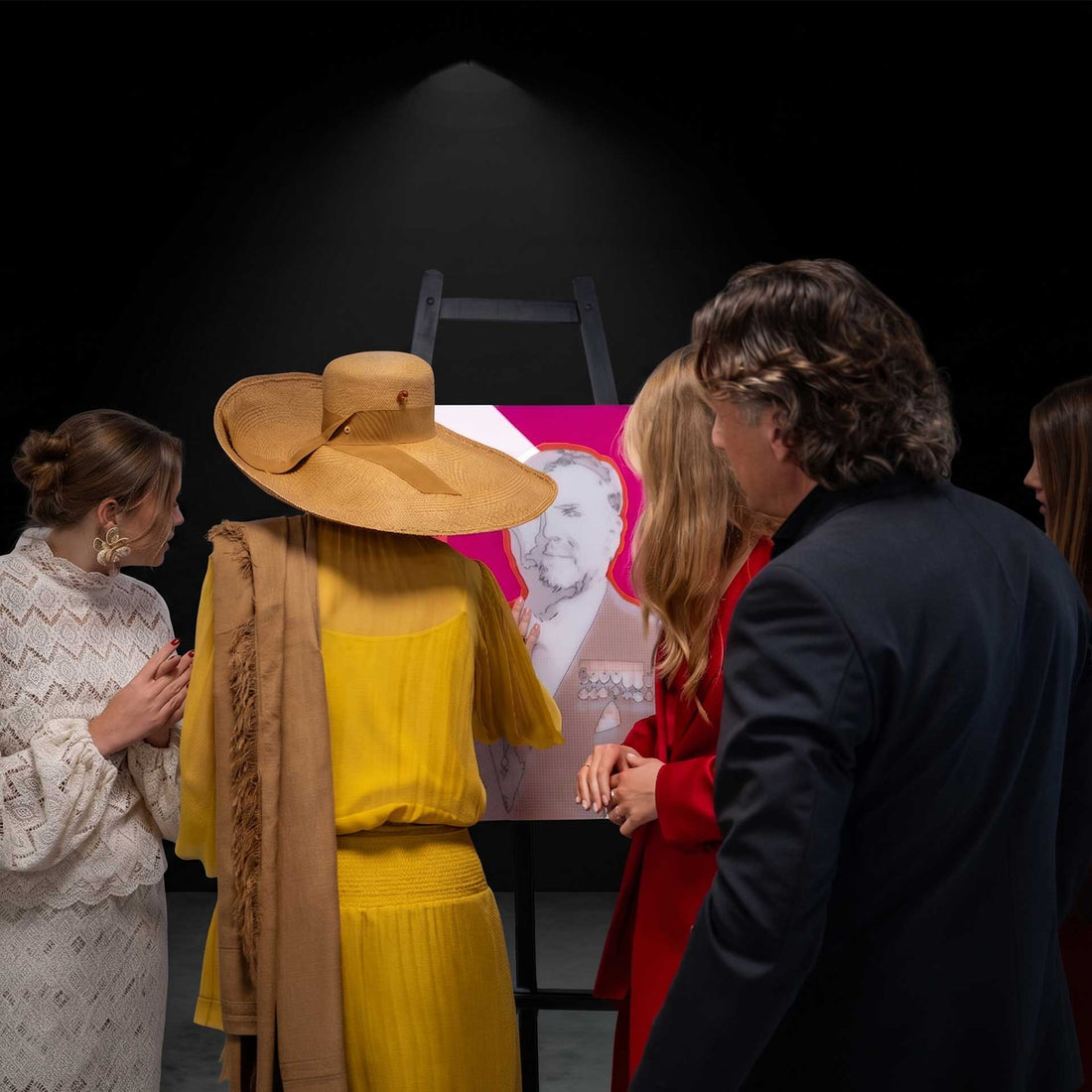 Koning Willem-Alexander schenkt portret van Friese vormgever in bruikleen aan gemeente Noardeast-Fryslân