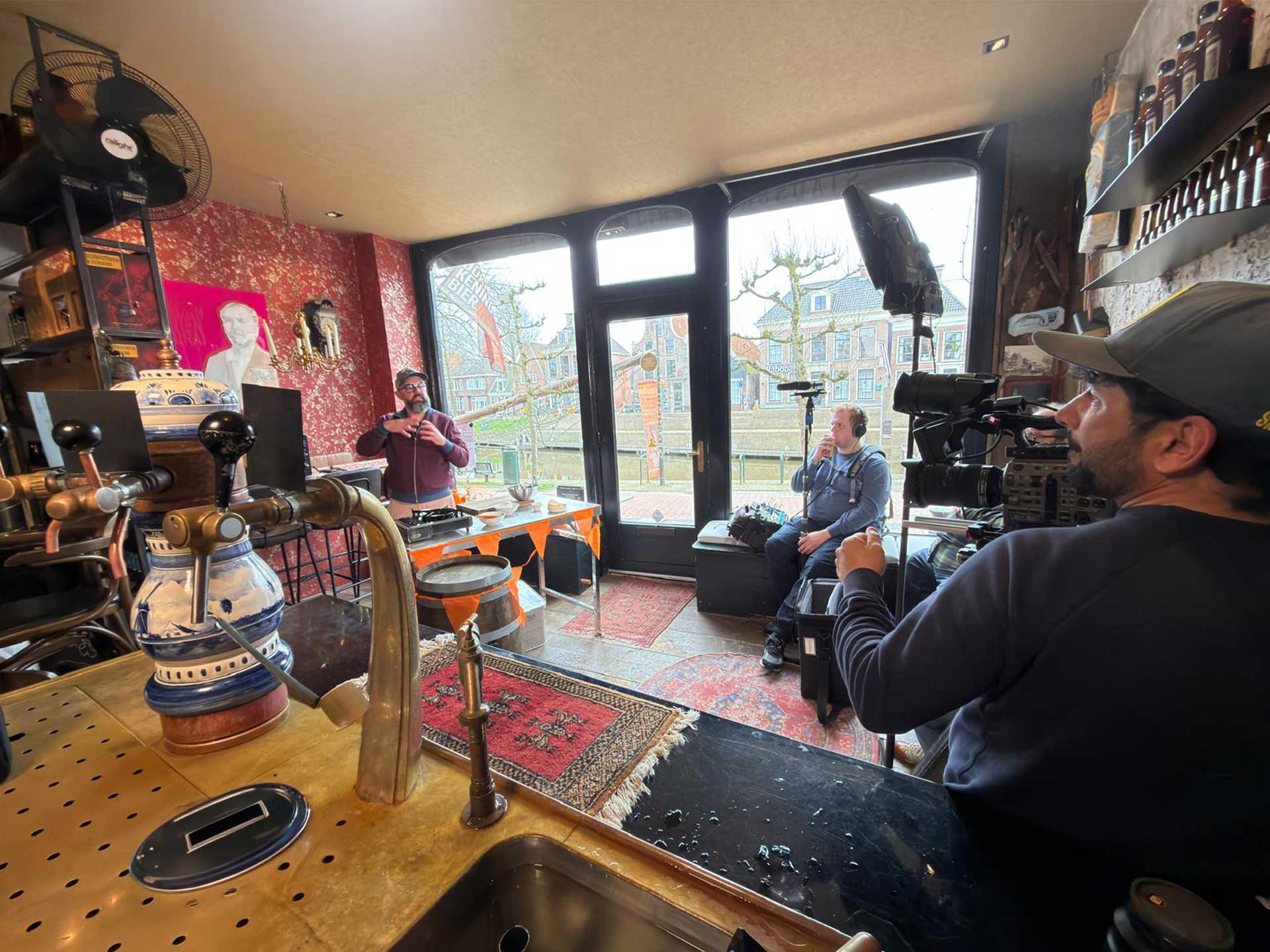 KRO-NCRV programma BinnensteBuiten: Van Keningsbier tot portret van de koning